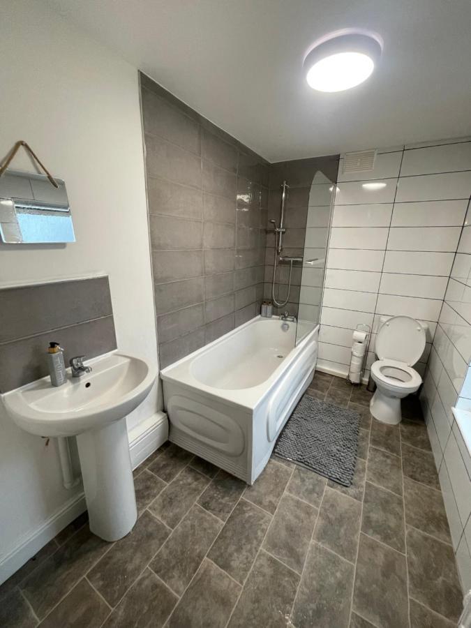 Modern Spacious 2 Bedroom