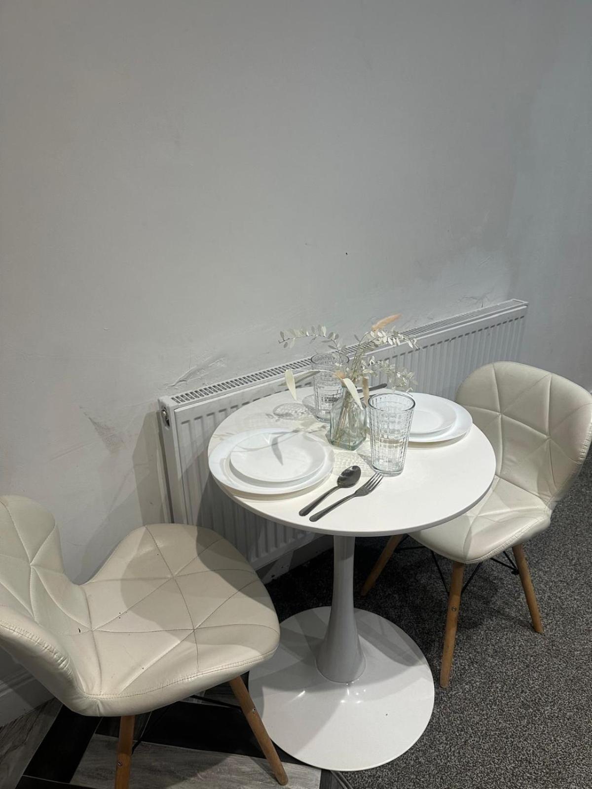 Apartment Modern Spacious 2 Bedroom *